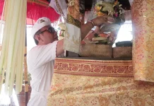 Wali Kota Jaya Negara Hadiri Karya Pemelaspasan  Banjar Panti Gede Pemecutan Kaja