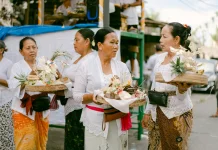 Makna Rerahinan Sebagai Media Komunikasi Suci Bagi umat Hindu