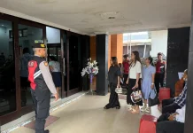 Samapta Polres Klungkung Amankan Ibadah di Gereja Santa Sisilia