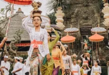 Tradisi dan Modernitas: Relevansi Upacara di Era Sekarang