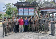 Bhabinkamtibmas Desa Bunga Mekar Dampingi Penertiban Bahu Jalan oleh Satpol PP