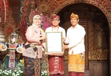 Kanwil Kemenkum Bali Serahkan Sertifikat Hak Cipta "Senam Vasudhaiva Kutumbakam"