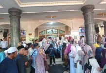 Babinsa Gianyar Kawal Pelepasan Jemaah Haji, Wujudkan Rasa Aman bagi Calon Haji