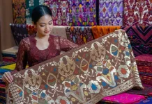 Anak Muda Bali Kini Kian Gemar Gunakan Songket