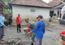 Kebersamaan Jadi Kekuatan, Babinsa Wongaya Gede Tuntaskan Renovasi Merajan