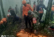 Operasi Kemanusiaan, Babinsa Jegu Bantu Evakuasi Pendaki Meninggal Dunia