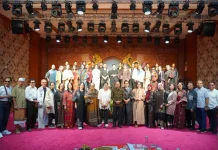 Reuni Alumni FEB Unud, Putri Koster Dorong Peran Akademisi Selamatkan Tenun Bali