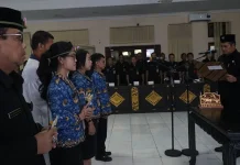 Lantik Pejabat Tinggi dan PNS, Bupati-Kembang Tekankan Integritas