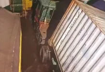 Lima Truk Benturan dalam Kapal akibat Gelombang Tinggi