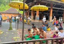 Harmoni Budaya dan Spiritualitas Bali, Irdam IX/Udayana Jalani Prosesi Melukat