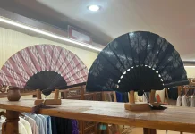 Endek: Dari Kain Tradisional Menjadi Kipas Bernilai Seni