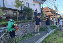 Bhabinkamtibmas Desa Aan bersama Aparat Desa Gelar Aksi Bersih Lingkungan