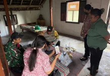 Pemeriksaan Kesehatan ODGJ di Kamasan Dikawal Aparat