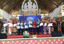 Peringati Hardiknas 2026, Wabup Tjok Surya Buka Lomba Karaoke Antar Guru