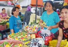 Upakara Serba Praktis, Apakah Makna Sucinya Mulai Terlupakan?