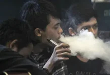 Fenomena FOMO Dorong Remaja Mencoba Rokok Elektronik