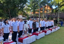 Bupati Mahayastra Lepas Penerima Bantuan Pendidikan dan Pelatihan Komputer