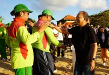 Hari Lingkungan Hidup, Koster Pimpin Korve Pantai Samuh