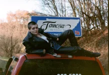 Zoh Amba Rilis Album Debut Eyes Full