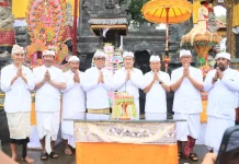 Jaya Negara Dampingi Gubernur Koster pada Tawur Tabuh Gentuh di Pura Segara Rupek