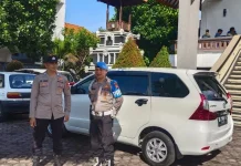 Pleton Siaga III Polres Klungkung Laksanakan Pengamanan Ibadah Gereja