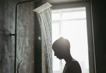 Belum Tidur Seharian Lalu Langsung Mandi, Bagaimana Dampaknya bagi Tubuh?