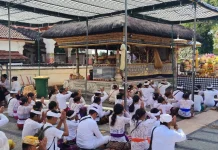 Hari Raya Galungan, Polsek Nusa Penida Perketat Pengamanan di Pura Penataran Ped