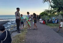 Bhabinkamtibmas Desa Negari Bersama Tiga Pilar Amankan Aktivitas Masyarakat