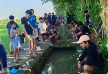 Sinergi Tiga Pilar, Babinsa Penarukan Kawal Lomba Mancing di Subak Enggung