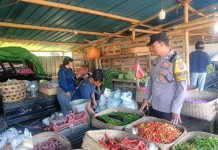 Bhabinkamtibmas Samplangan Pantau Harga dan Ketersediaan Sembako