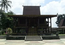 Rancangan Megah dan Filosofi Suci Rumah Baanjung