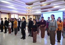 Kanwil Kemenkum Bali Sumpah 25 WNI Baru, Teguhkan WBBM