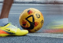 Psikologi di Balik Sepatu Olahraga Berwarna Mencolok