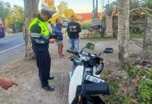 Pengendara Motor Alami Patah Tulang usai Alami Tabrak Lari Bus di Jembrana