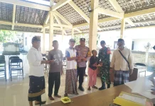 Babinsa Batununggul Kawal Penyaluran BLT Dana Desa Tepat Sasaran