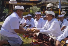 Pemkab Jembrana Gelar Bhakti Penganyar di Pura Mandara Giri Semeru Agung