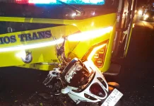 Nekat Salip Truk, Pengendara Motor Tewas Hantam Bus di Jembrana