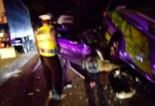 Rem Blong, Tronton Seruduk Empat Kendaraan di Jembrana