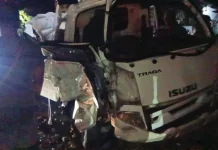 Tabrakan Adu Jangkrik Pikap dan Mobil di Jembrana