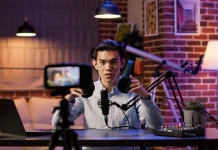 Dari Kamar Tidur hingga Industri Global: Lahirnya Fenomena YouTuber