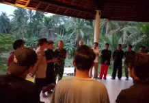 Babinsa Pesagi Kawal Sidak Duktang Pastikan Pendatang Tertib Administrasi