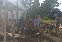 Babinsa Tengkudak Kawal Pembangunan Koperasi Desa Merah Putih