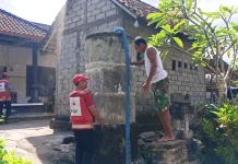 Dua Bulan Kesulitan Air Bersih, Warga Pendem Ambil Air Sungai