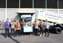 Kodam IX/Udayana Terima Dump Truck Dukung Penanganan Sampah Bali