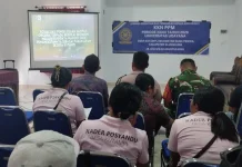 Babinsa Kutampi Dukung Pengelolaan Sampah Organik bersama Mahasiswa Unud