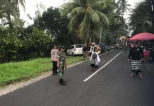 Babinsa Jegu Kawal Prosesi Ngaben Warga Wujud Jaga Tradisi Bali