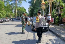 Bhabinkamtibmas Amankan Karya Ngenteg Linggih