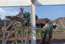 Babinsa Tengkudak Kawal Pembangunan KDMP Desa Tengkudak
