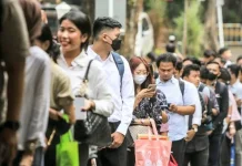 Fenomena Generasi Sandwich: Terjepit antara Masa Lalu dan Masa Depan