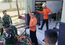 Tingkatkan Kesiapsiagaan Bencana, BPBD Gianyar Berbagi Kemampuan Evakuasi ke TNI